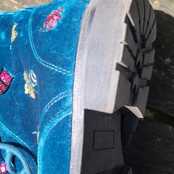 Women's Betsy Johnson Embroidered Laced Boots - Picture 10 of 12